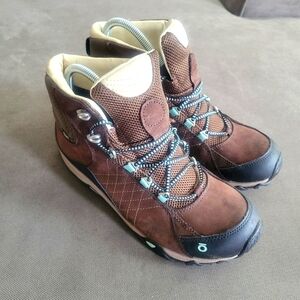 Brown Lace-Up Women's Hiking Boots with Mint Accents